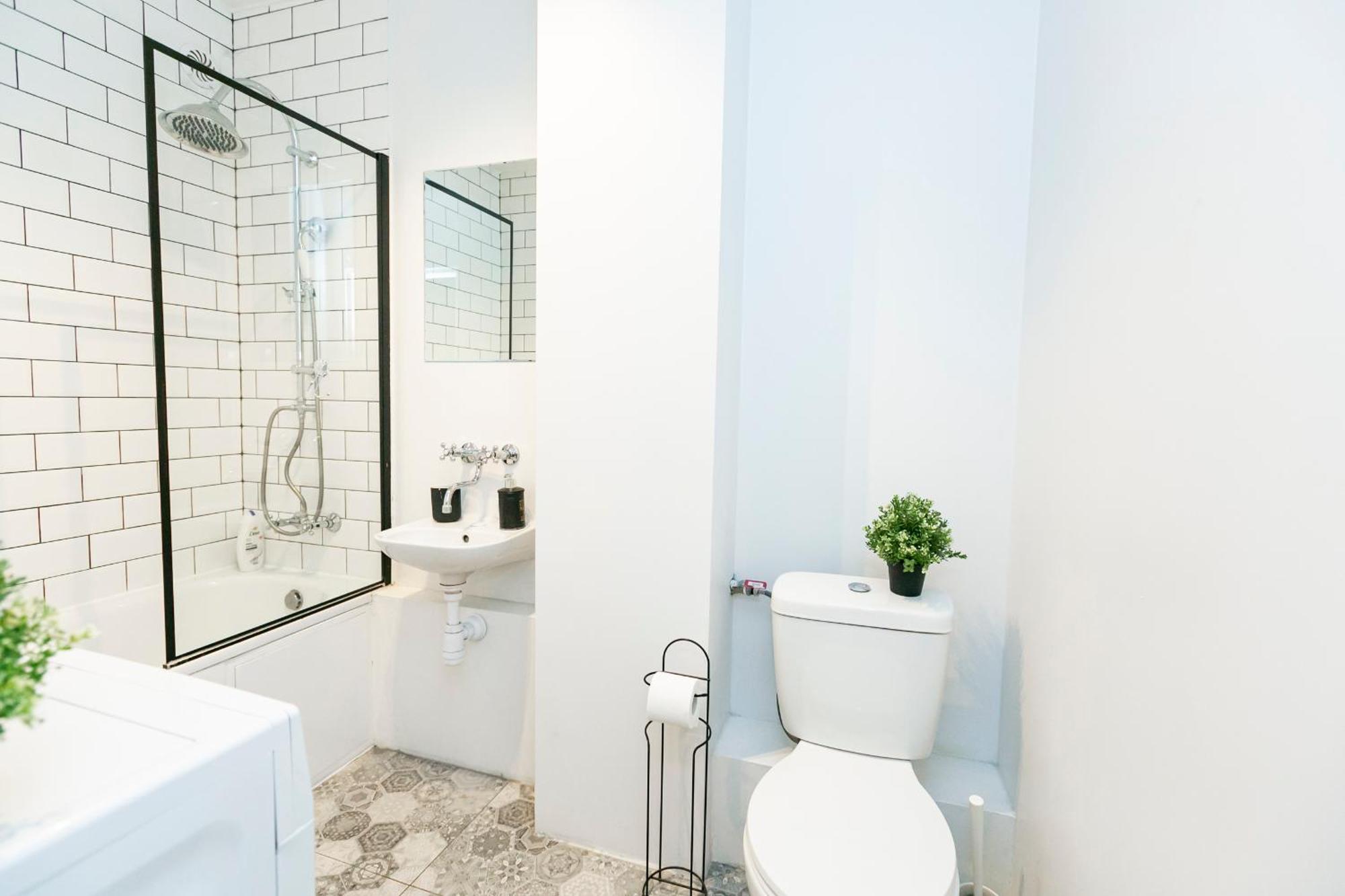 Nowogrodzka 78 - Apartament Dla 4 Osob - 200M Od Szpitala Klinicznego Na Lindleya - 1Km Do Dworca Centralnego - Wifi - Smart Tv 45 Cali Варшава Экстерьер фото