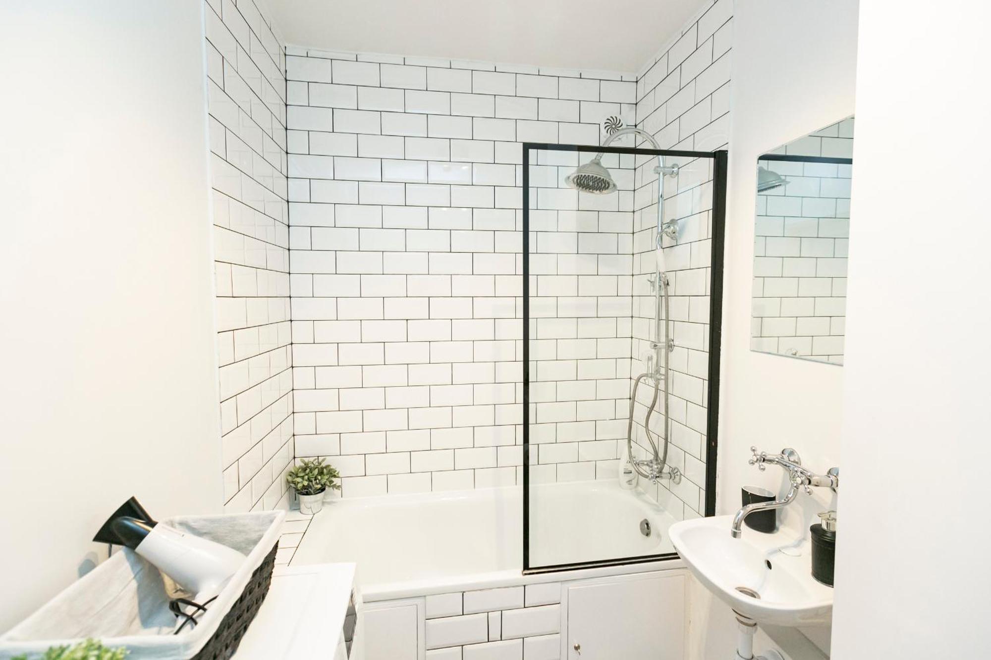 Nowogrodzka 78 - Apartament Dla 4 Osob - 200M Od Szpitala Klinicznego Na Lindleya - 1Km Do Dworca Centralnego - Wifi - Smart Tv 45 Cali Варшава Экстерьер фото